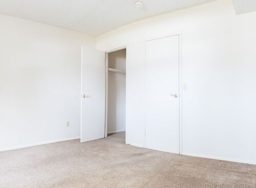 One Bedroom: Beds - 1: Baths - 1: SqFt Range - 700 to 700