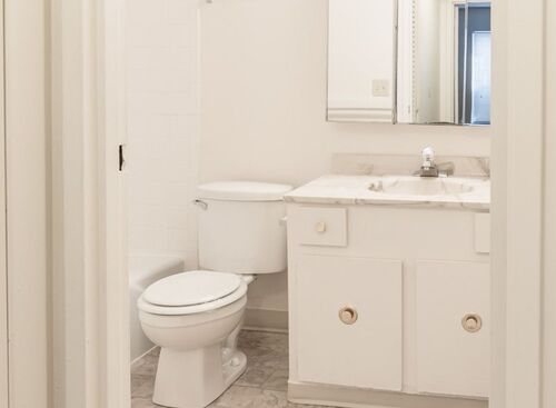 One Bedroom: Beds - 1: Baths - 1: SqFt Range - 700 to 700