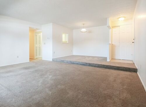 One Bedroom: Beds - 1: Baths - 1: SqFt Range - 700 to 700