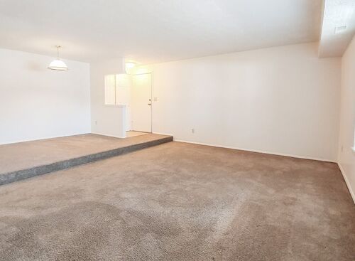 One Bedroom: Beds - 1: Baths - 1: SqFt Range - 700 to 700