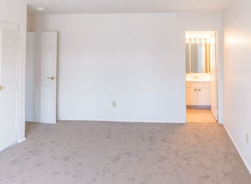 Three Bedroom Deluxe: Beds - 3: Baths - 1.5: SqFt Range - 1225 to 1225