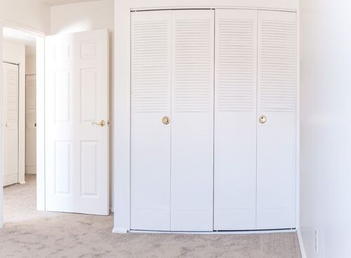 Three Bedroom Deluxe: Beds - 3: Baths - 1.5: SqFt Range - 1225 to 1225