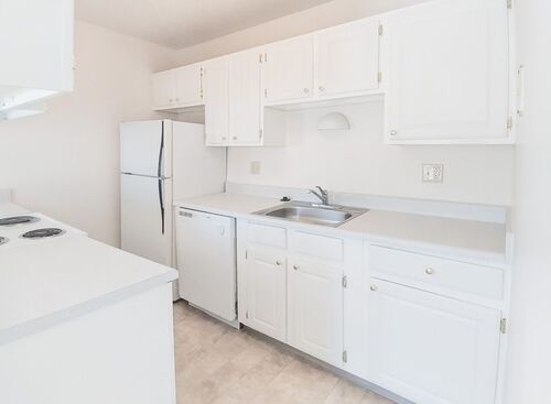 Three Bedroom Deluxe: Beds - 3: Baths - 1.5: SqFt Range - 1225 to 1225