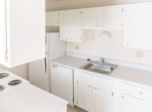 Two Bedroom Deluxe: Beds - 2: Baths - 1.5: SqFt Range - 1015 to 1075