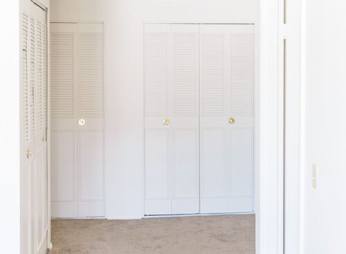 Two Bedroom Deluxe: Beds - 2: Baths - 1.5: SqFt Range - 1015 to 1075