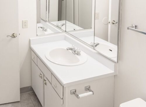 Two Bedroom Deluxe: Beds - 2: Baths - 1.5: SqFt Range - 1015 to 1075