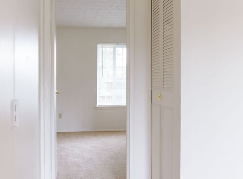 Two Bedroom w/laundry: Beds - 2: Baths - 1: SqFt Range - 860 to 860