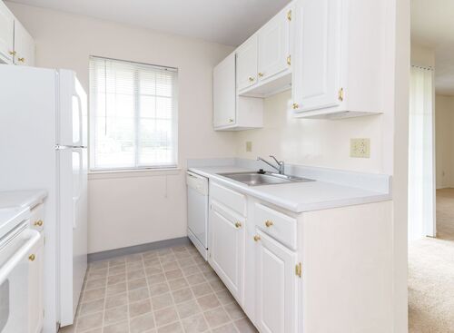 Two Bedroom w/laundry: Beds - 2: Baths - 1: SqFt Range - 860 to 860