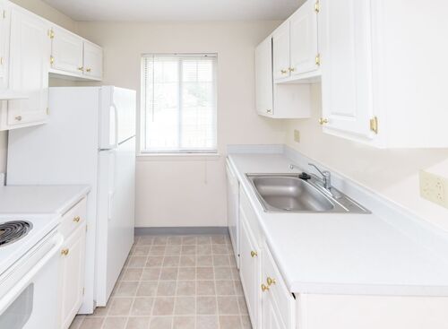 Two Bedroom w/laundry: Beds - 2: Baths - 1: SqFt Range - 860 to 860