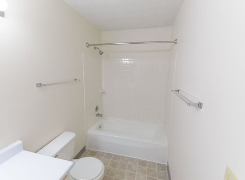 Two Bedroom w/laundry: Beds - 2: Baths - 1: SqFt Range - 860 to 860