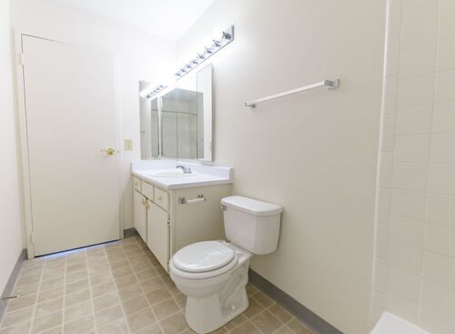 Two Bedroom w/laundry: Beds - 2: Baths - 1: SqFt Range - 860 to 860