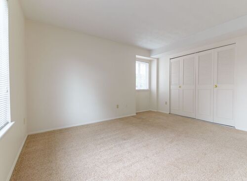 Two Bedroom w/laundry: Beds - 2: Baths - 1: SqFt Range - 860 to 860