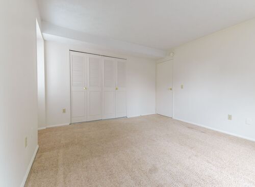 Two Bedroom w/laundry: Beds - 2: Baths - 1: SqFt Range - 860 to 860