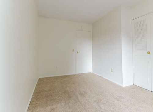 Two Bedroom w/laundry: Beds - 2: Baths - 1: SqFt Range - 860 to 860