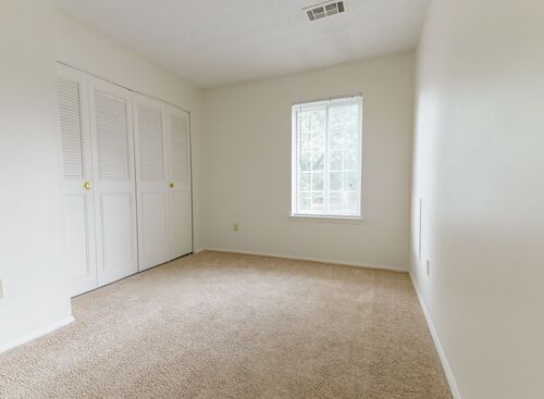 Two Bedroom w/laundry: Beds - 2: Baths - 1: SqFt Range - 860 to 860