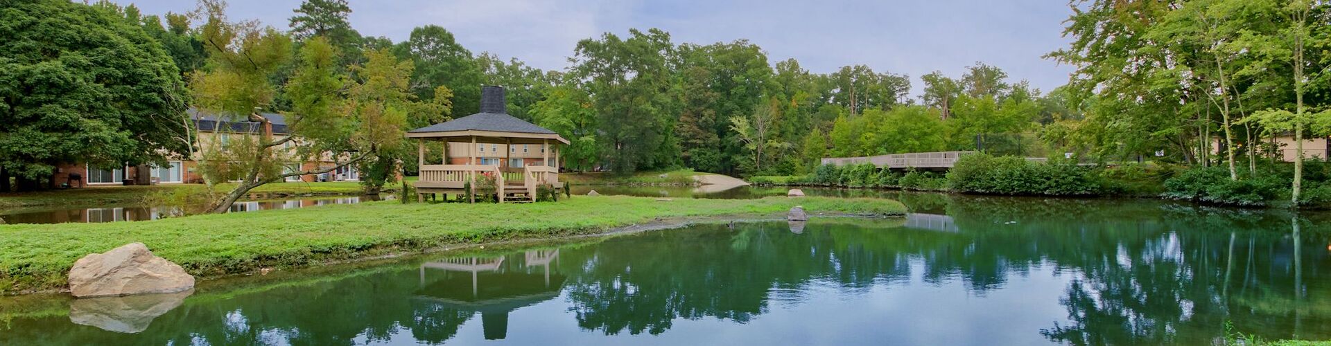 Cloverleaf Lake Townhouse Apartments