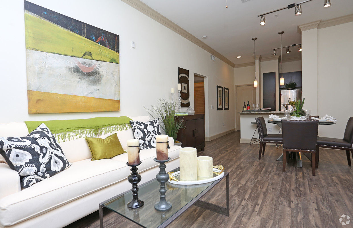 Braeswood Place Image 28