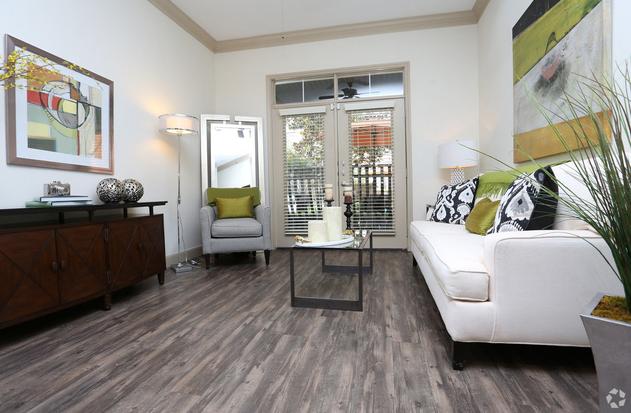 Braeswood Place Image 27