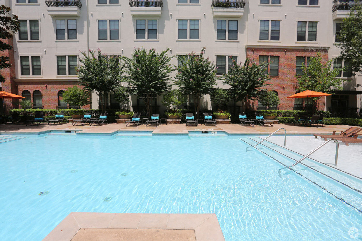 Braeswood Place Image 26