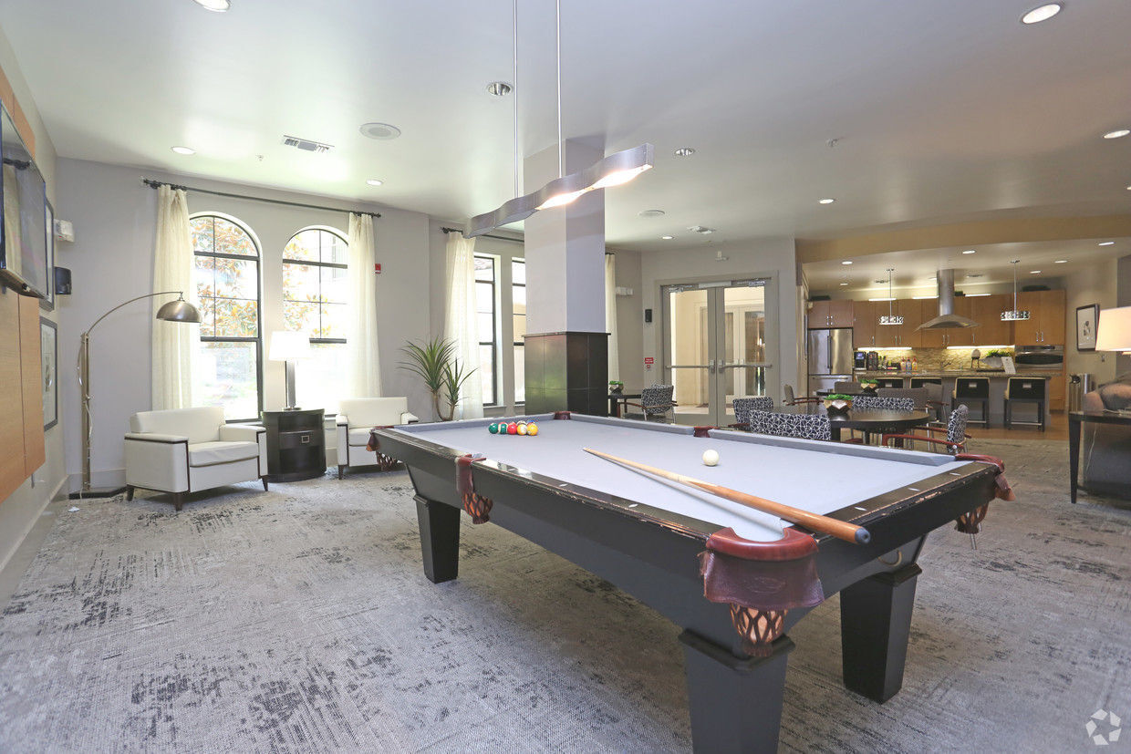 Braeswood Place Image 17