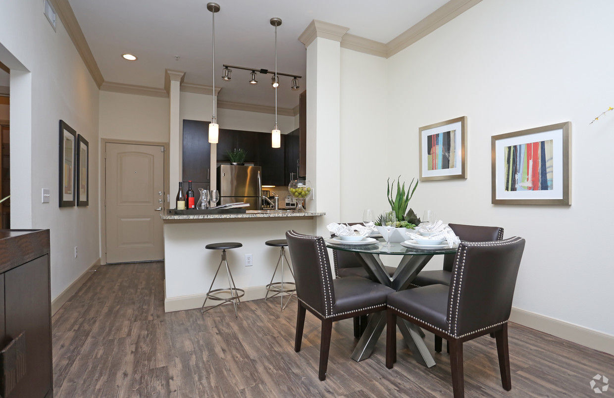 Braeswood Place Image 16