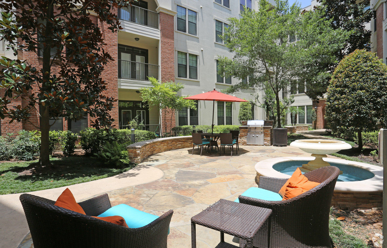 Braeswood Place Image 25