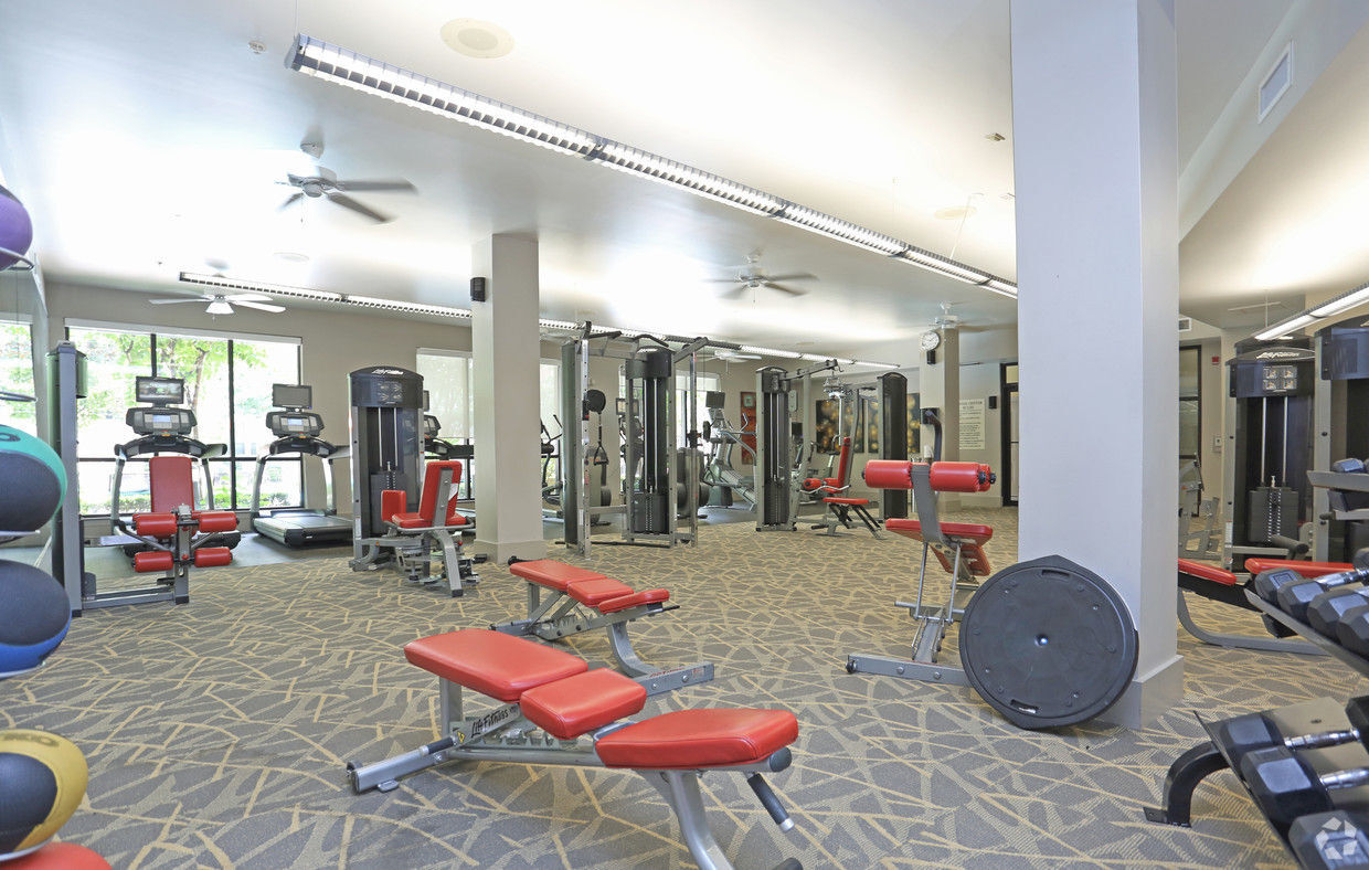 Braeswood Place Image 24