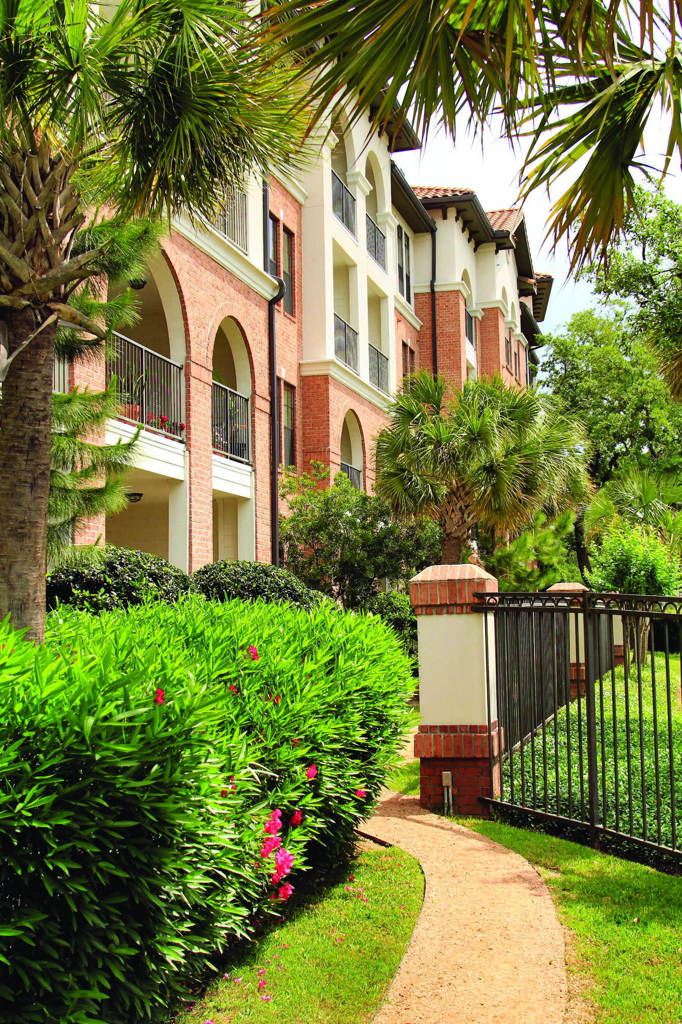 Braeswood Place Image 20