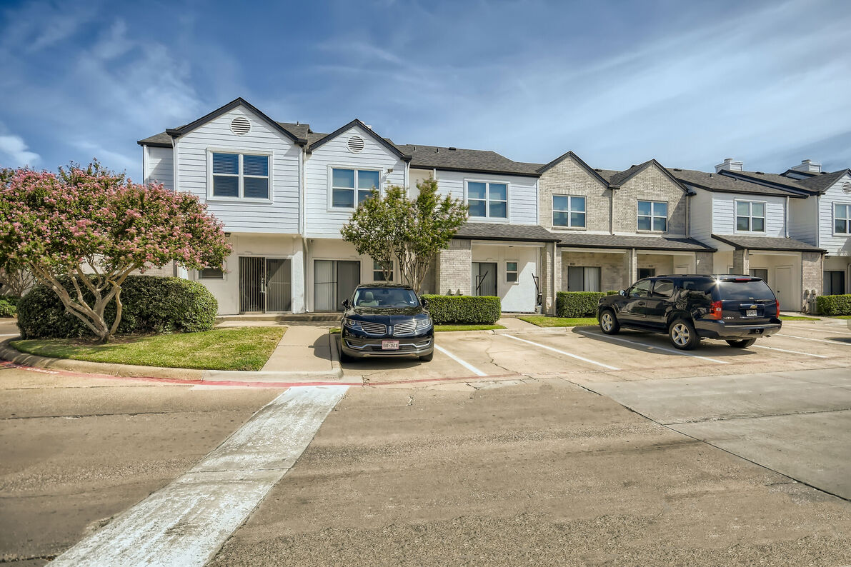 The Tallows Apartments exterior building view - Carrollton, TX