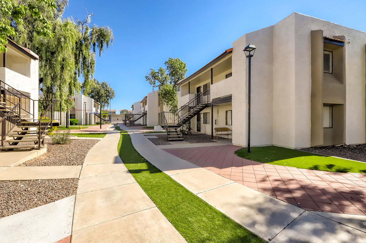 Ava Park apartment community exterior view - Phoenix, AZ