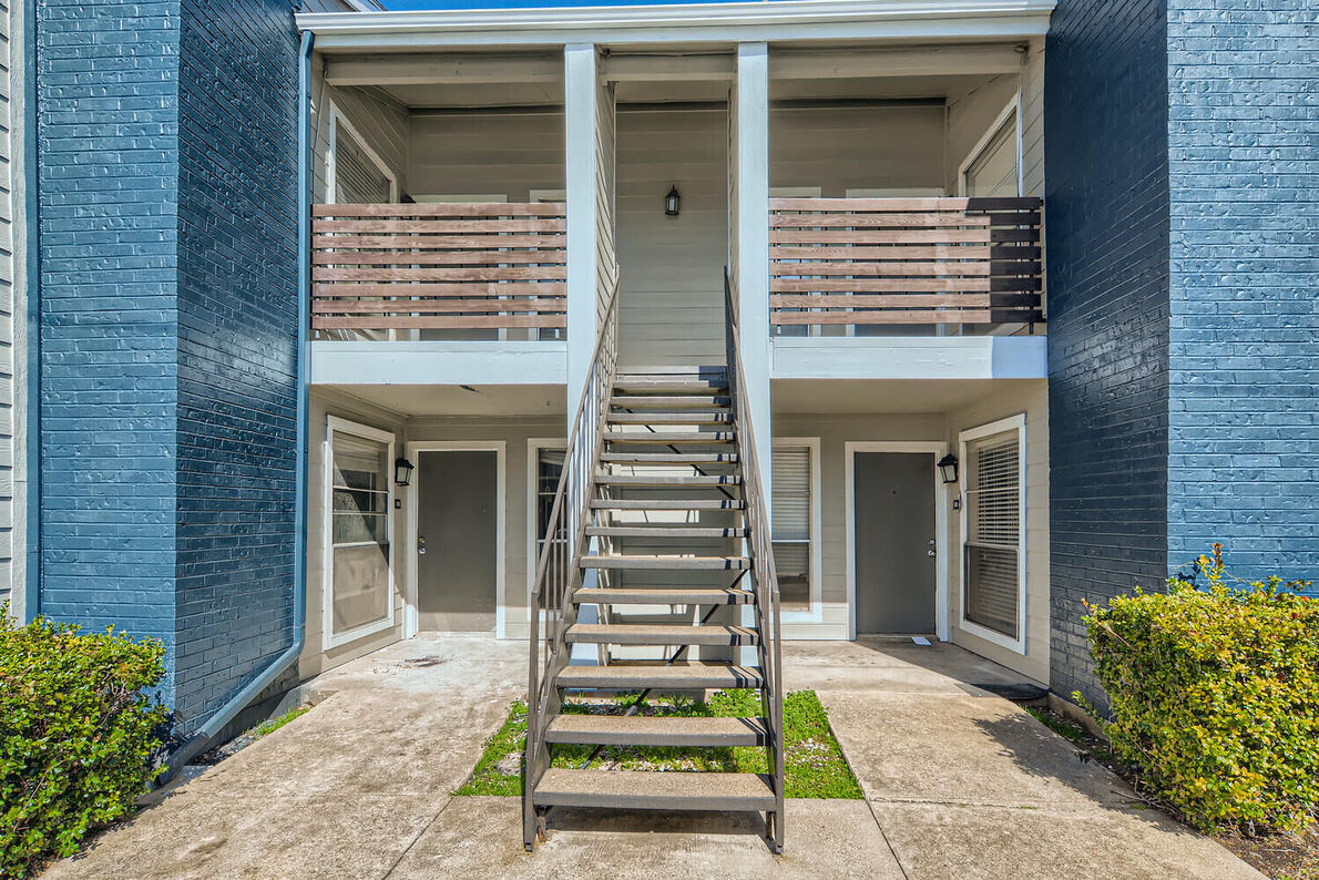 The Leighton Apartments exterior view - Plano, TX
