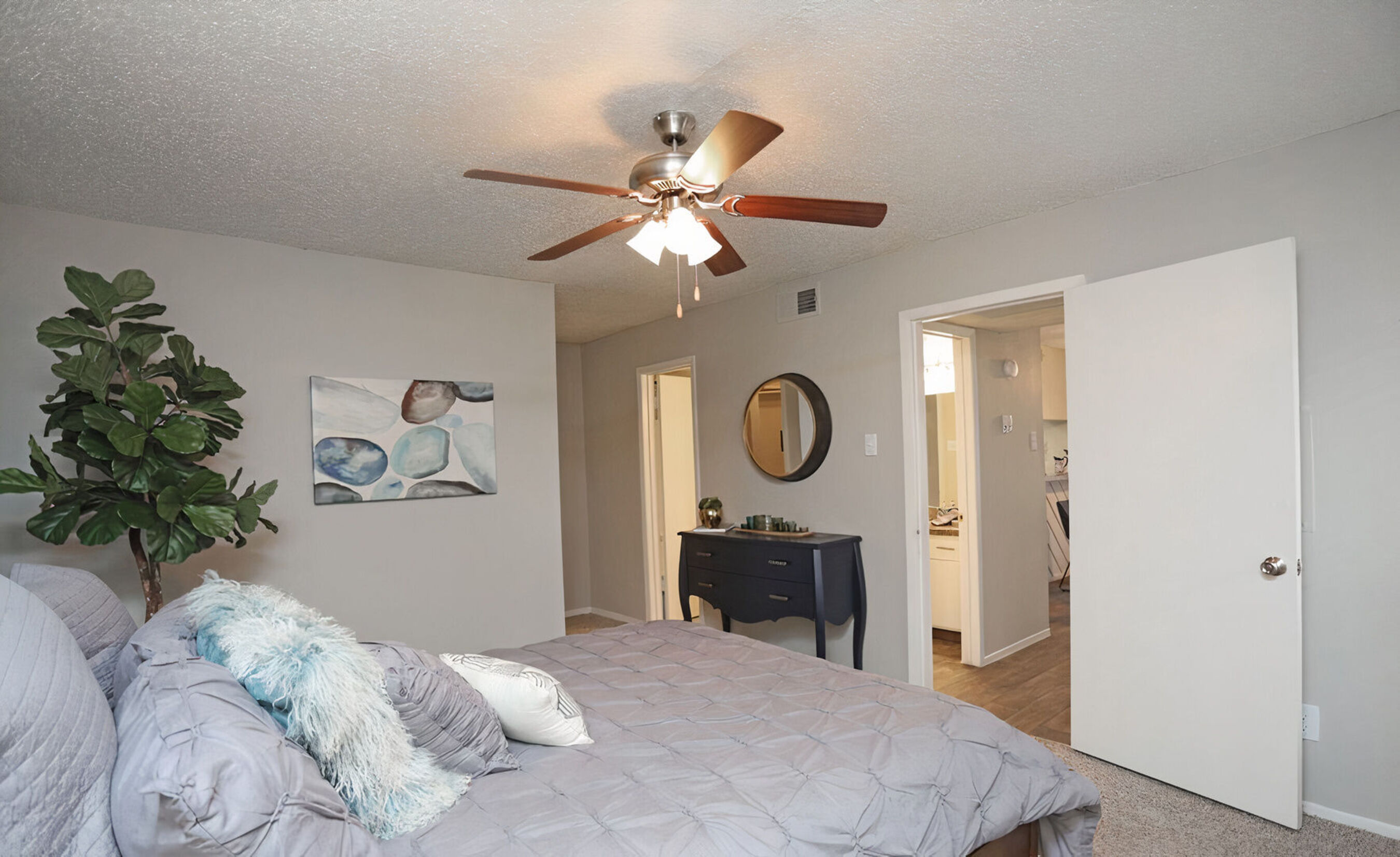 1-, 2-, and 3-Bedroom Apartments in East Fort Worth