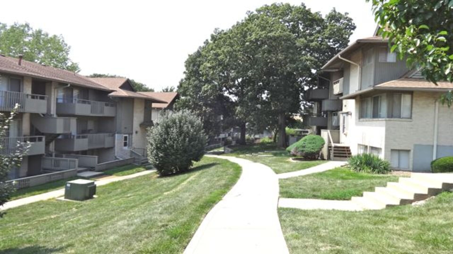 Vivion Oaks Photo Gallery | Kansas City, MO Apartment Pictures