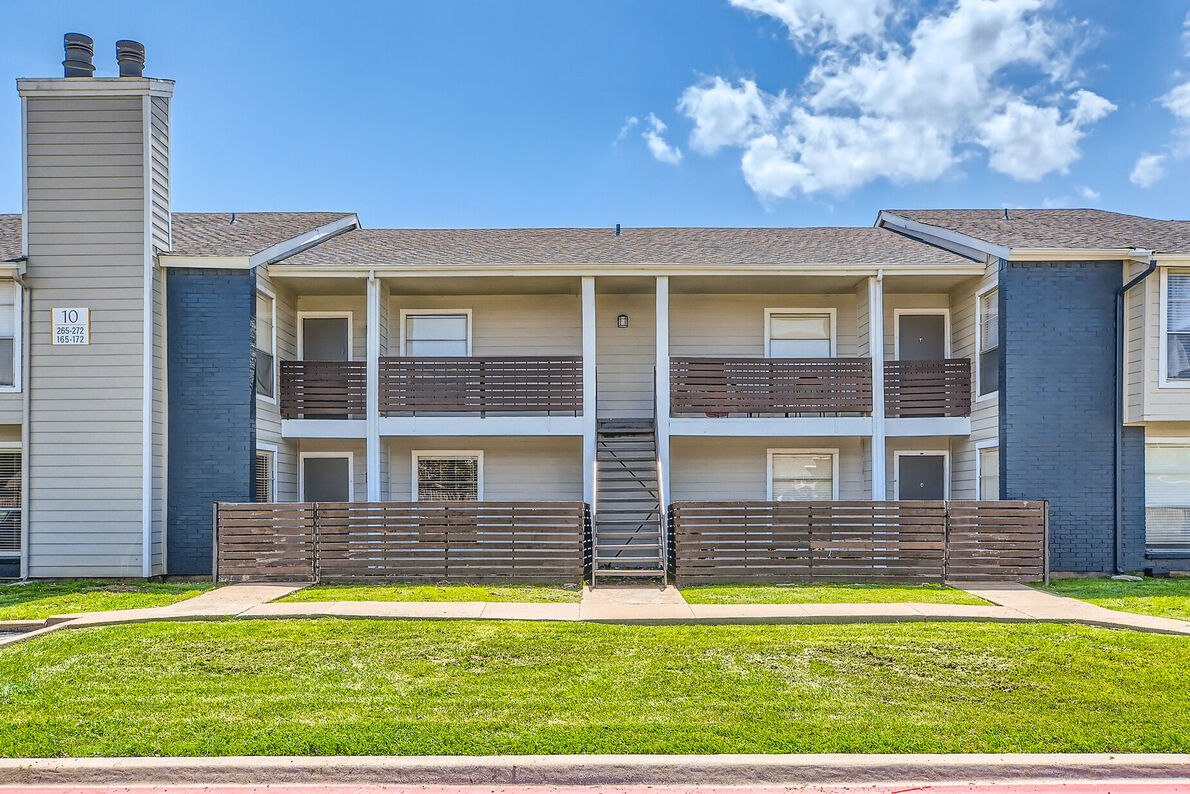 The Leighton Apartments building exterior - Plano, TX