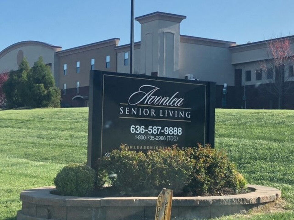 The Avonlea Senior Living Apartments sign in Eureka, Missouri with the phone number 6365879888.