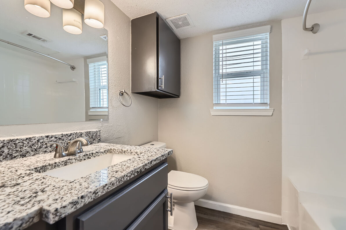 The Tallows Apartments bathroom - Carrollton, TX
