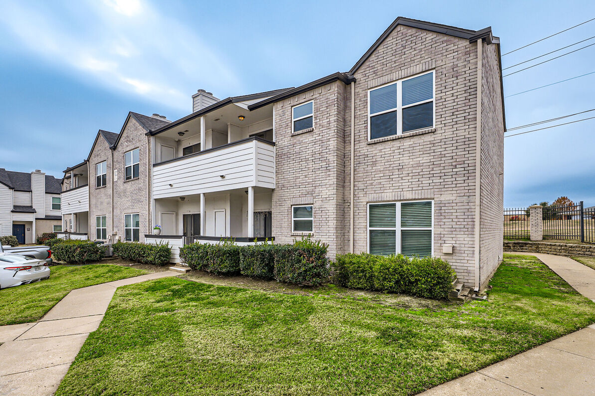 The Tallows Apartments exterior view - Carrollton, TX