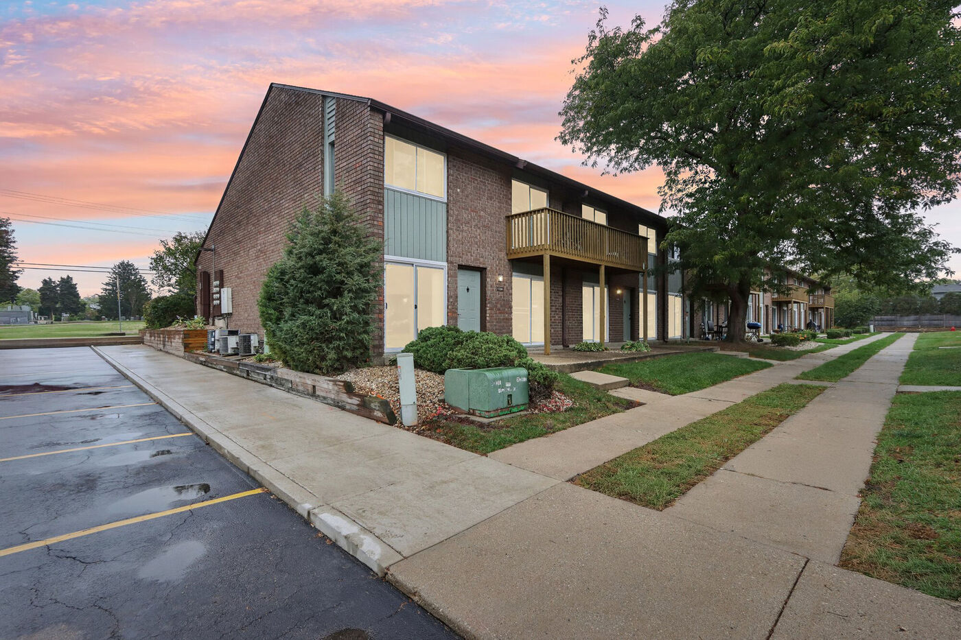 CRYSTAL LAKE APARTMENTS