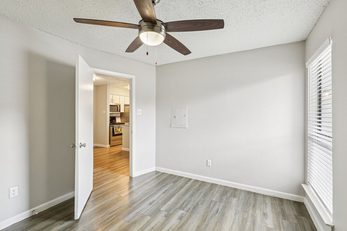 Claro Court Apartments bedroom - Dallas, TX