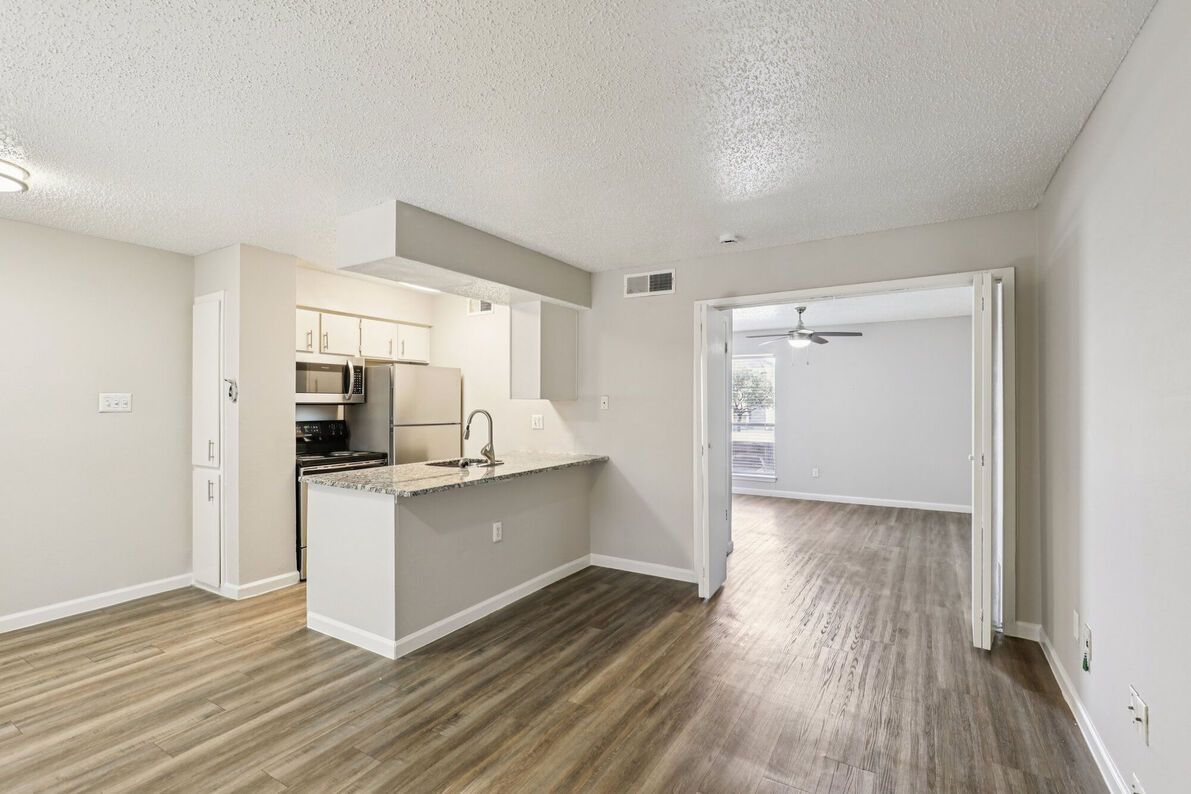 Claro Court Apartments dining area and kitchen - Dallas, TX