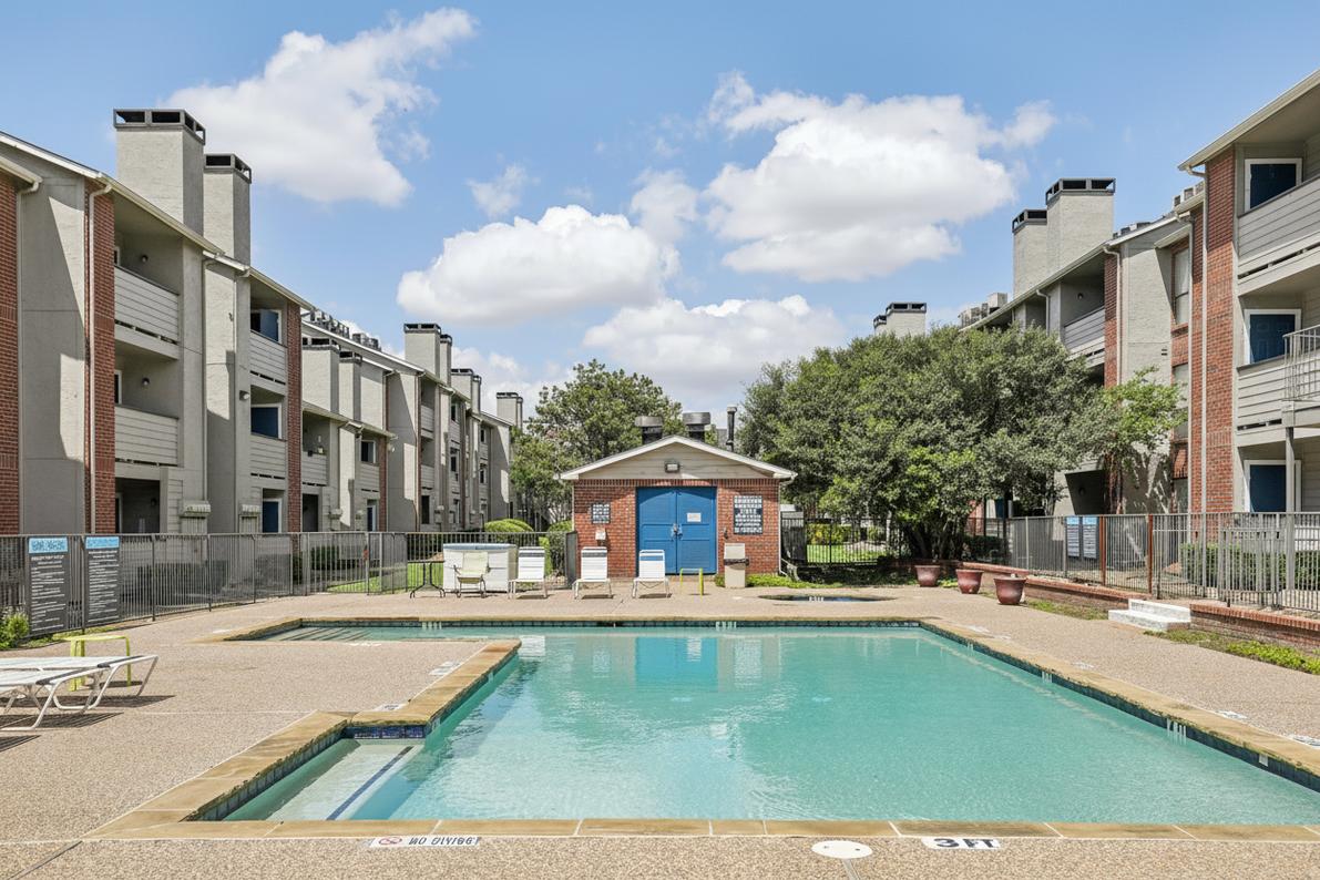 Claro Court Apartments swimming pool - Dallas, TX