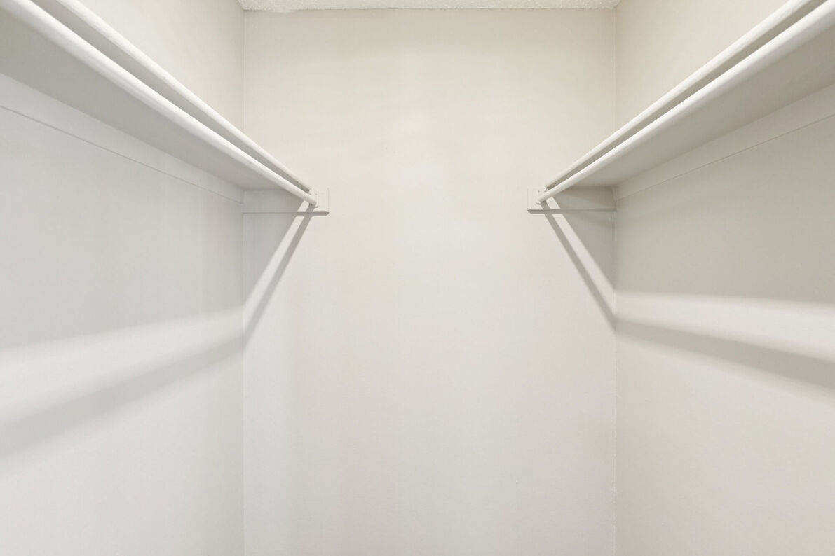 Claro Court Apartments walk-in closet - Dallas, TX