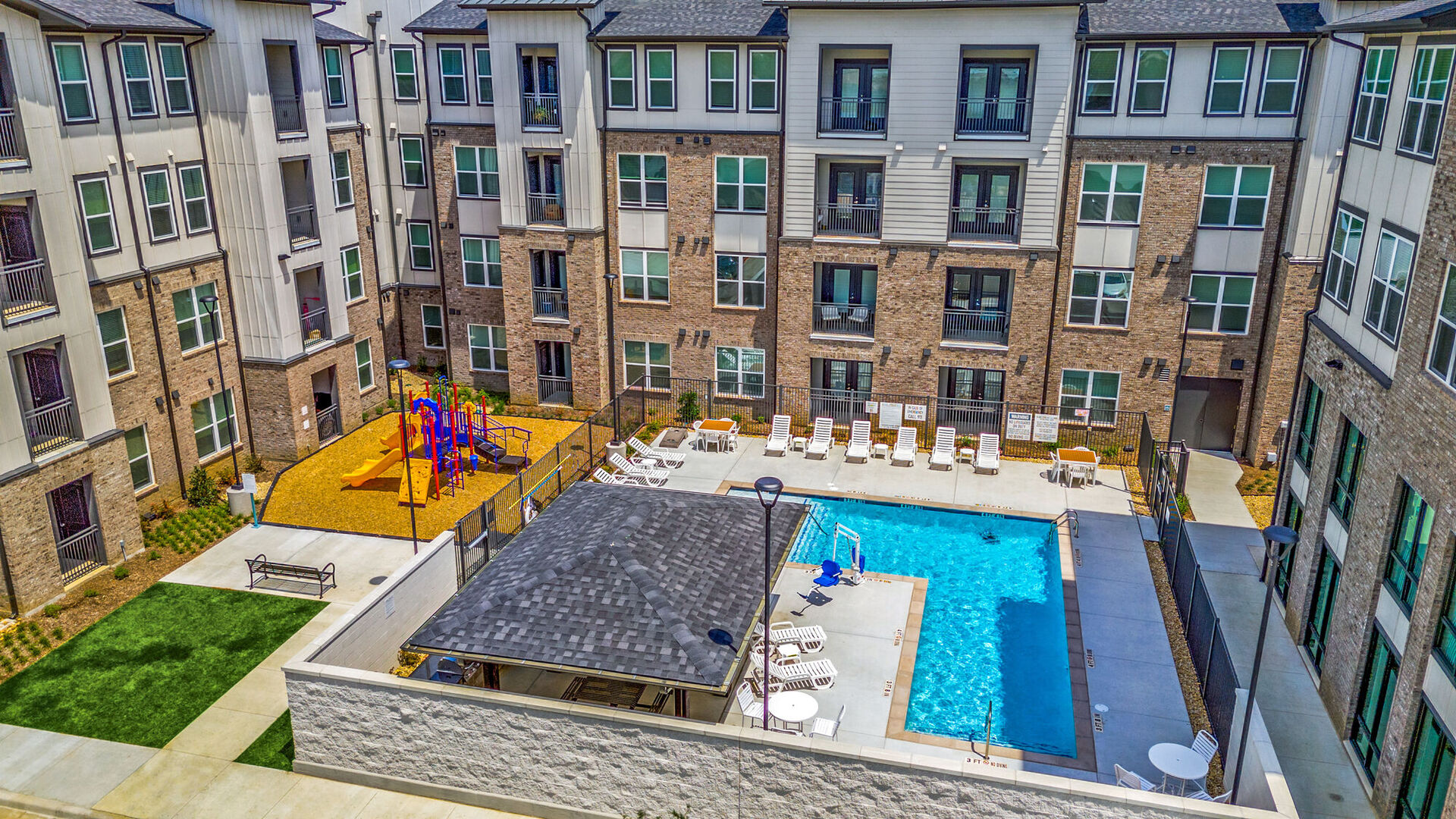 Palladium Round Grove apartment photo