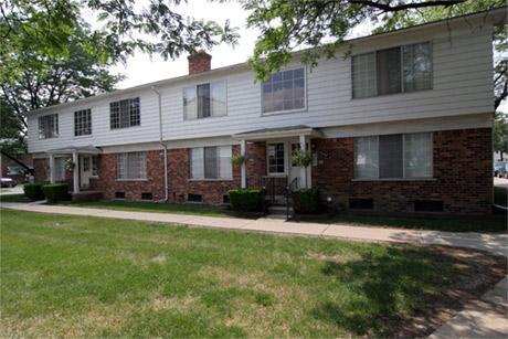 Hampton Court Roseville Mi Apartments For Rent