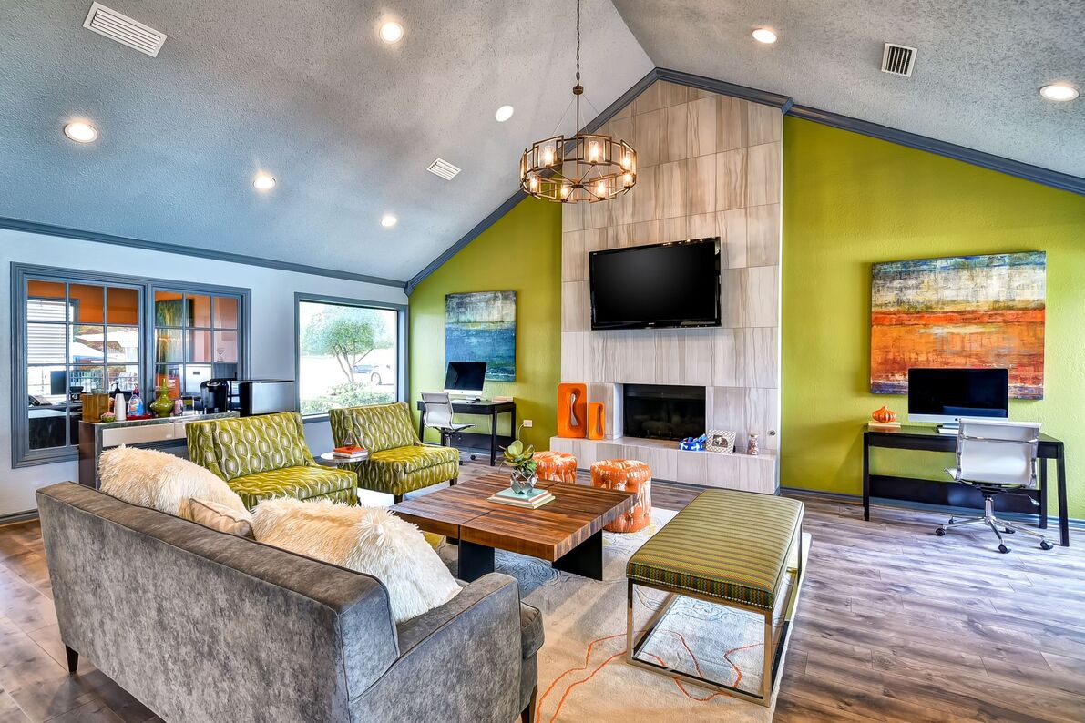 Fieldcrest Apartments clubhouse lounge - Carrollton, TX