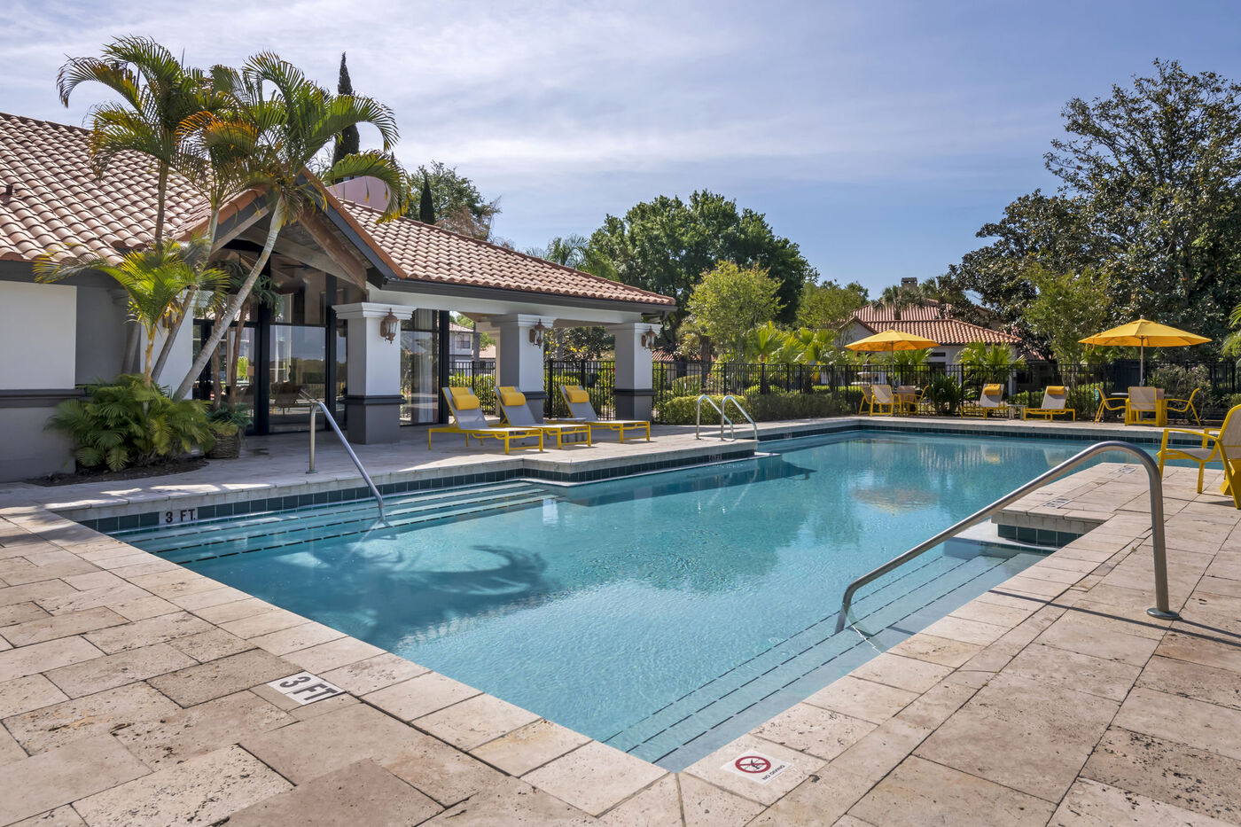 Image of Vista Verde community swimming pool with sundeck and lounge chairs